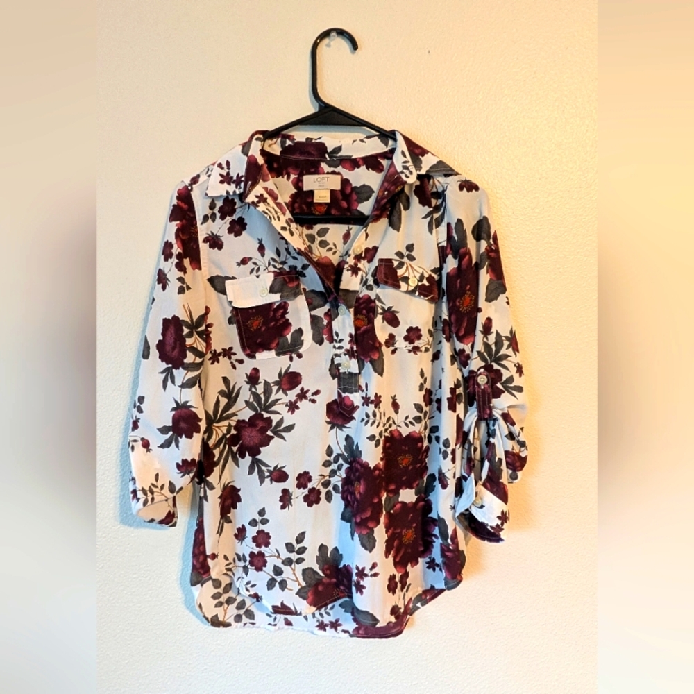 LOFT Floral Print Women's Top - White and Burgundy